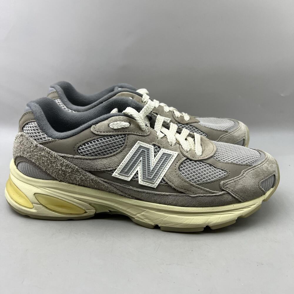 New Balance 2010 Grey Day Running Shoes Men Size 9.5 Gray Suede Comfort Sneakers